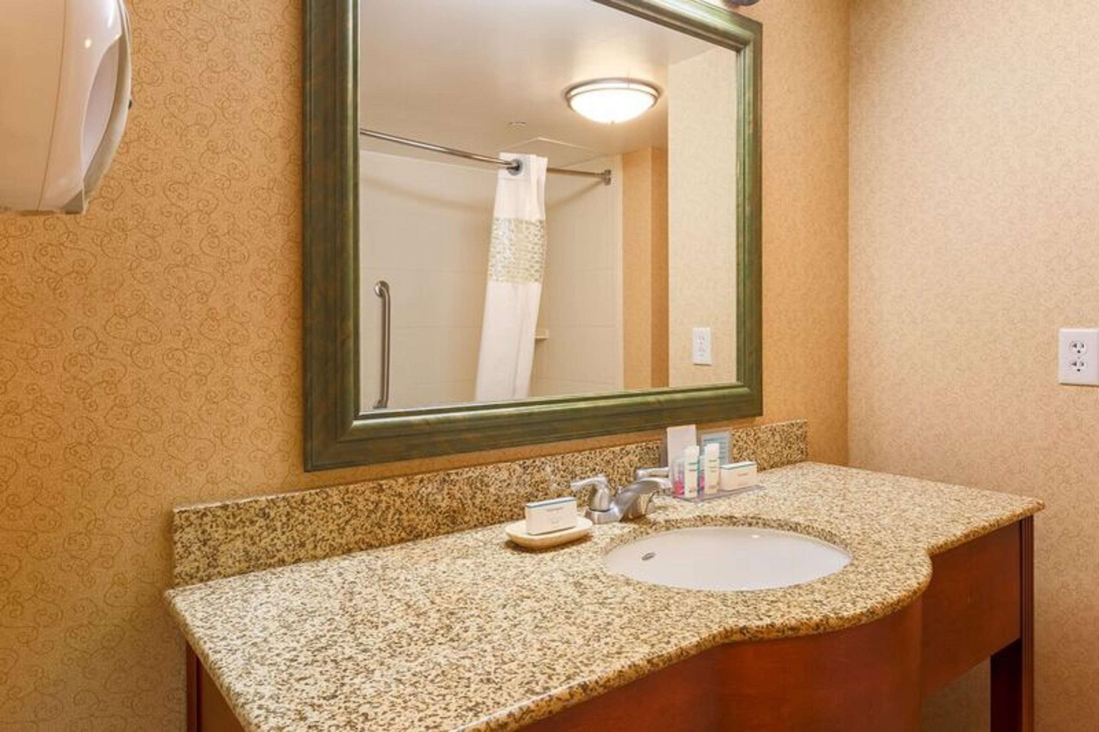 Hampton Inn & Suites Poughkeepsie Spackenkill Buitenkant foto