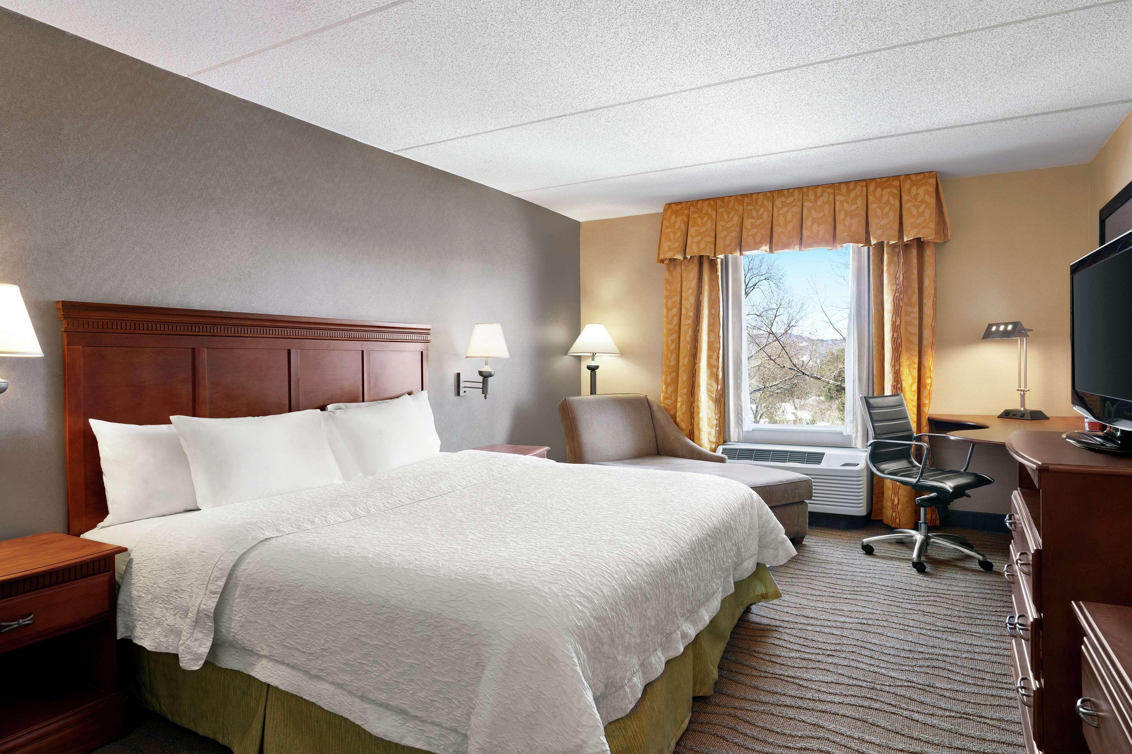 Hampton Inn & Suites Poughkeepsie Spackenkill Buitenkant foto