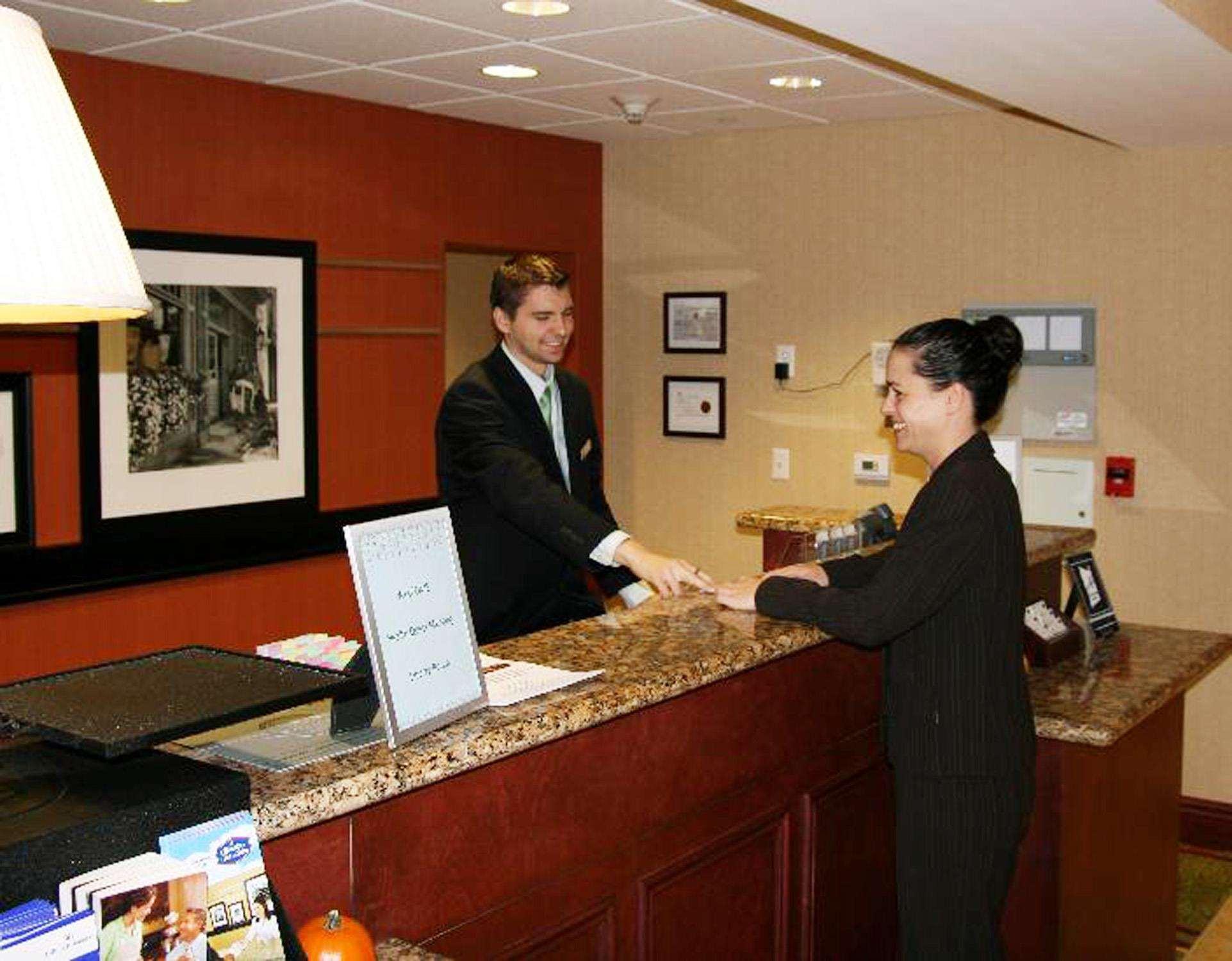 Hampton Inn & Suites Poughkeepsie Spackenkill Buitenkant foto
