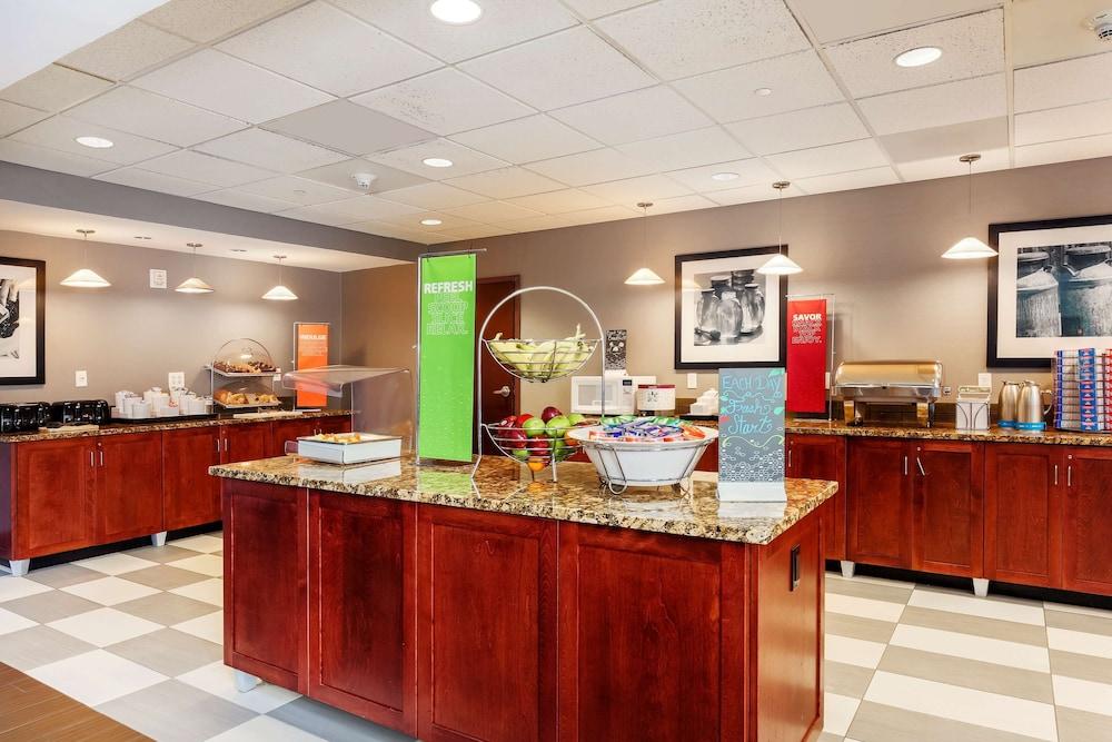 Hampton Inn & Suites Poughkeepsie Spackenkill Buitenkant foto