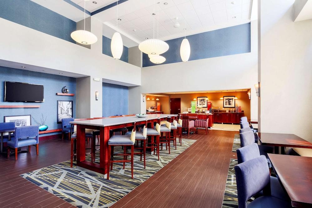 Hampton Inn & Suites Poughkeepsie Spackenkill Buitenkant foto