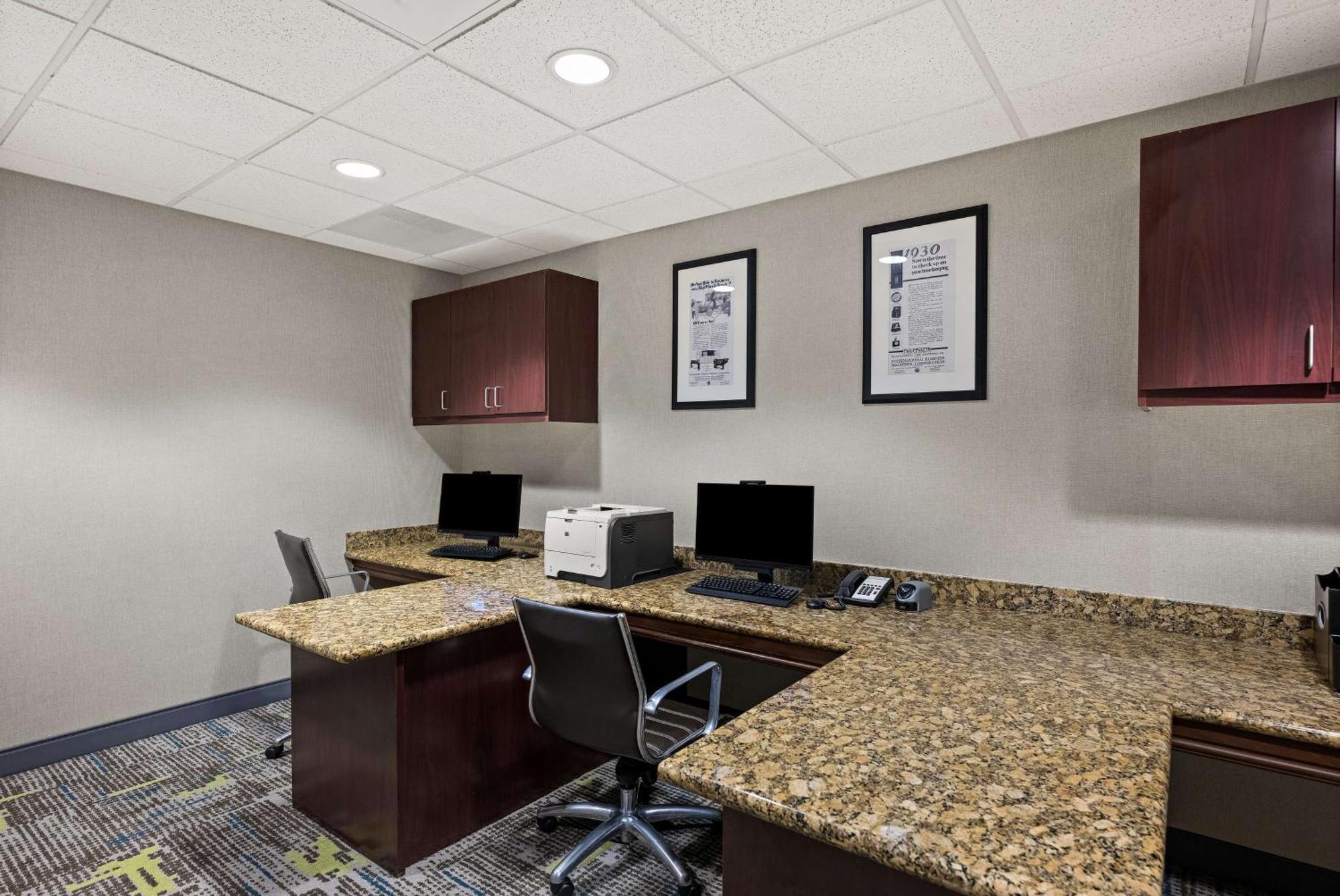 Hampton Inn & Suites Poughkeepsie Spackenkill Buitenkant foto
