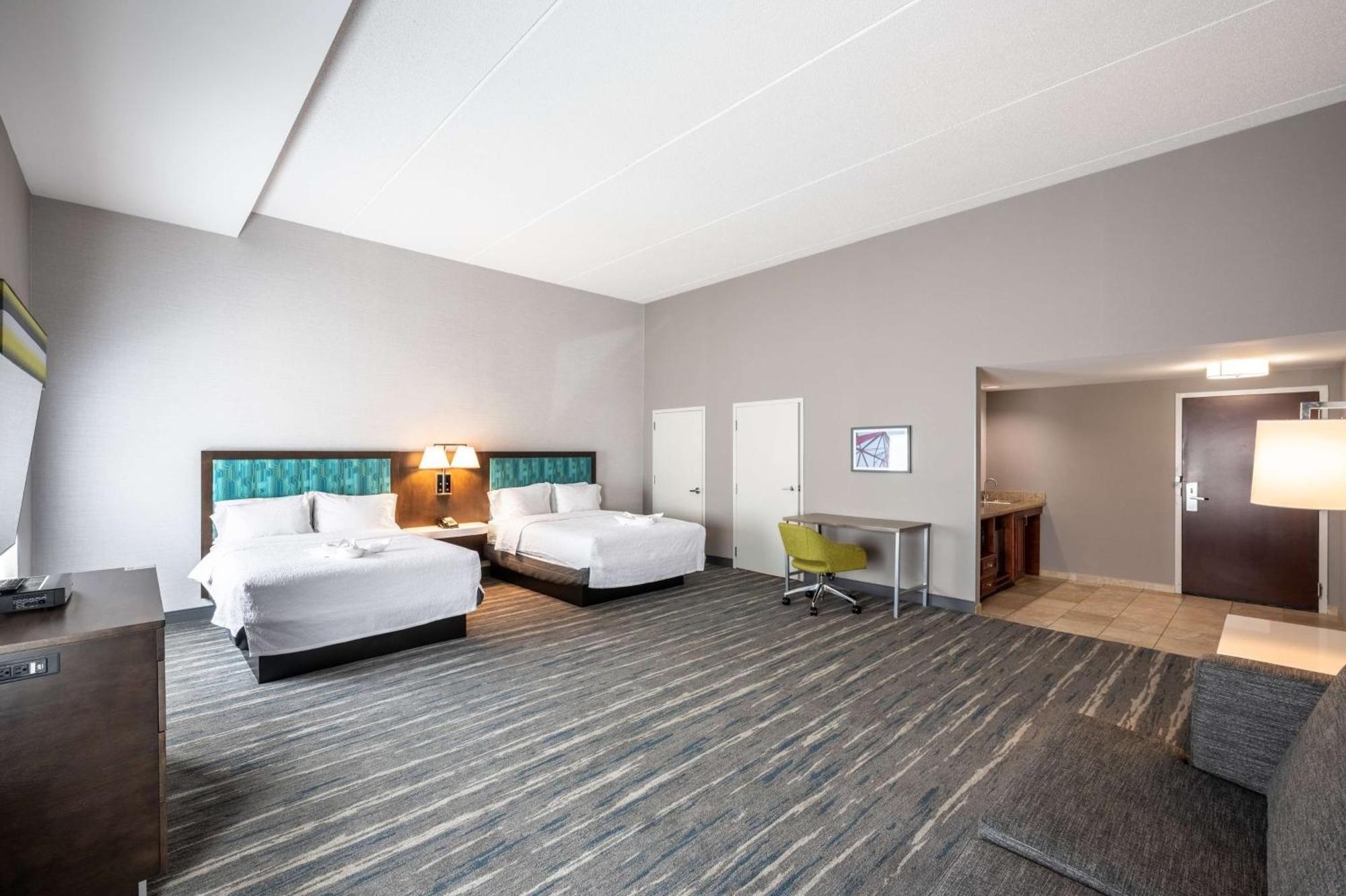 Hampton Inn & Suites Poughkeepsie Spackenkill Buitenkant foto