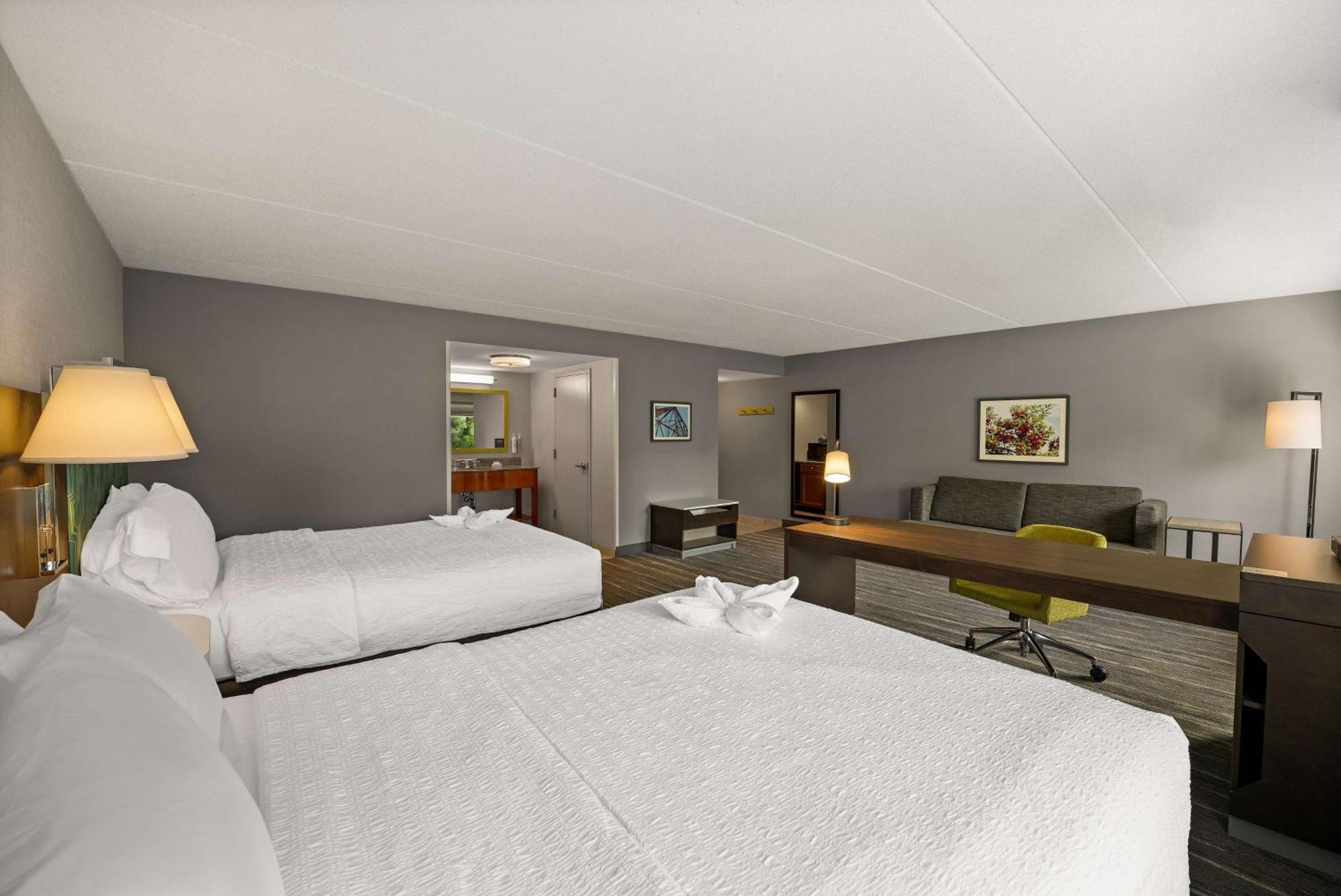 Hampton Inn & Suites Poughkeepsie Spackenkill Buitenkant foto