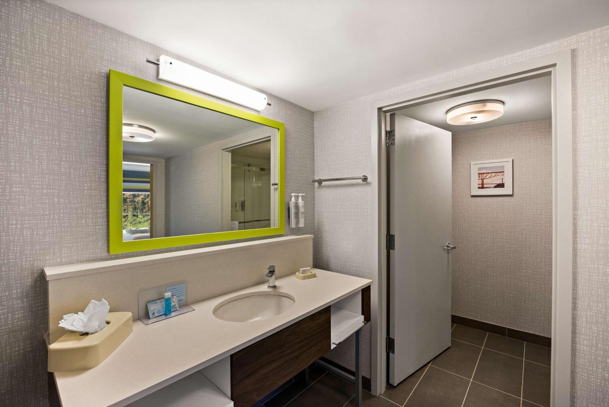 Hampton Inn & Suites Poughkeepsie Spackenkill Buitenkant foto