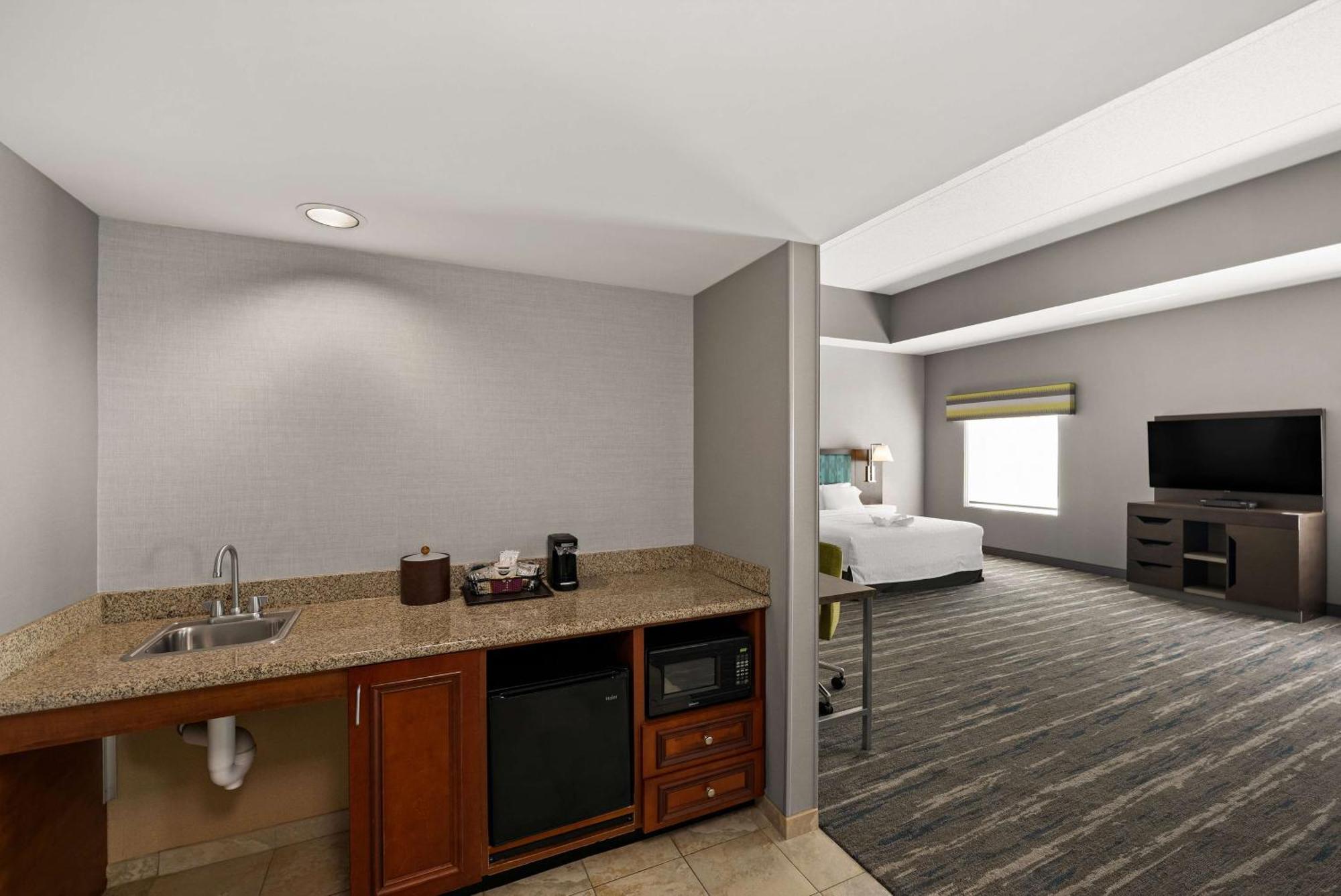 Hampton Inn & Suites Poughkeepsie Spackenkill Buitenkant foto