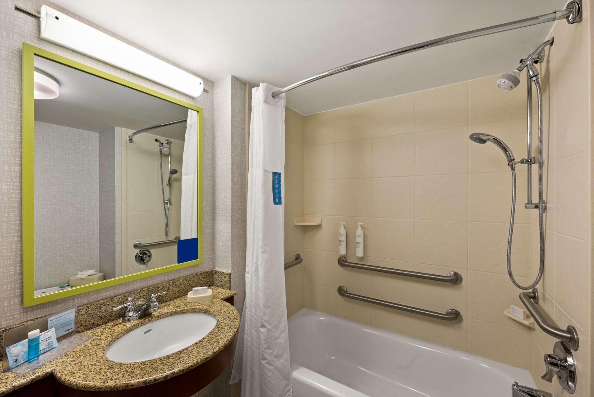 Hampton Inn & Suites Poughkeepsie Spackenkill Buitenkant foto
