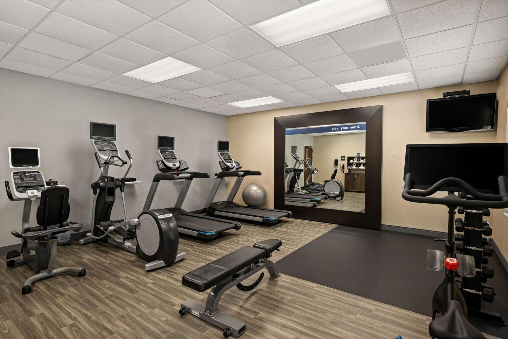 Hampton Inn & Suites Poughkeepsie Spackenkill Buitenkant foto